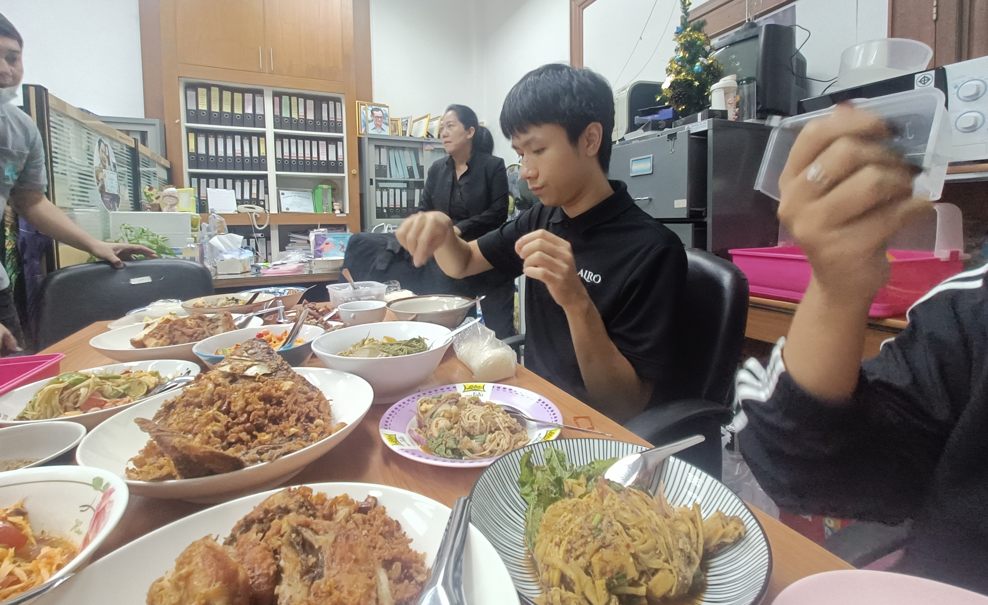 title - กลุ่มพัฒนาระบบบริหาร ส.ป.ก. ร่วมทำกิจกรรมหิ้วปิ่นโตรับประทานอาหารร่วมกัน 